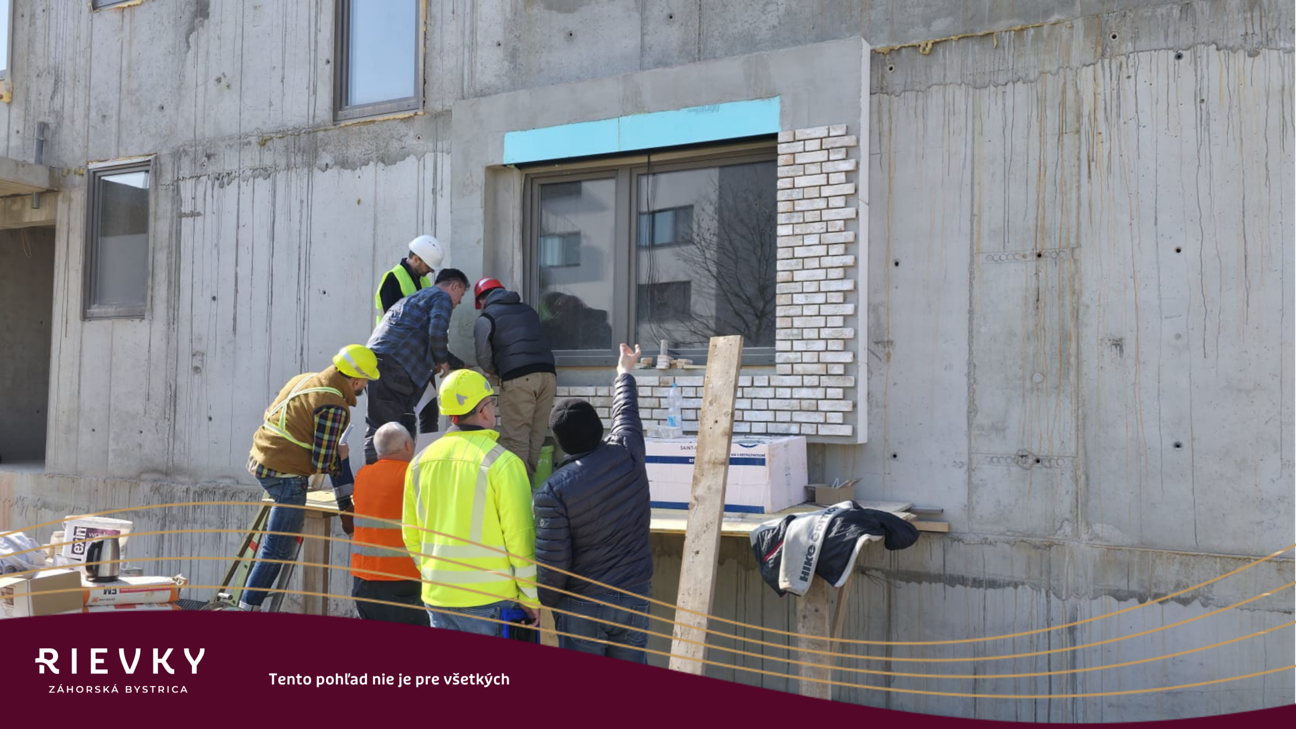 Fasáda bytových domov postupne odhaľuje svoju finálnu podobu